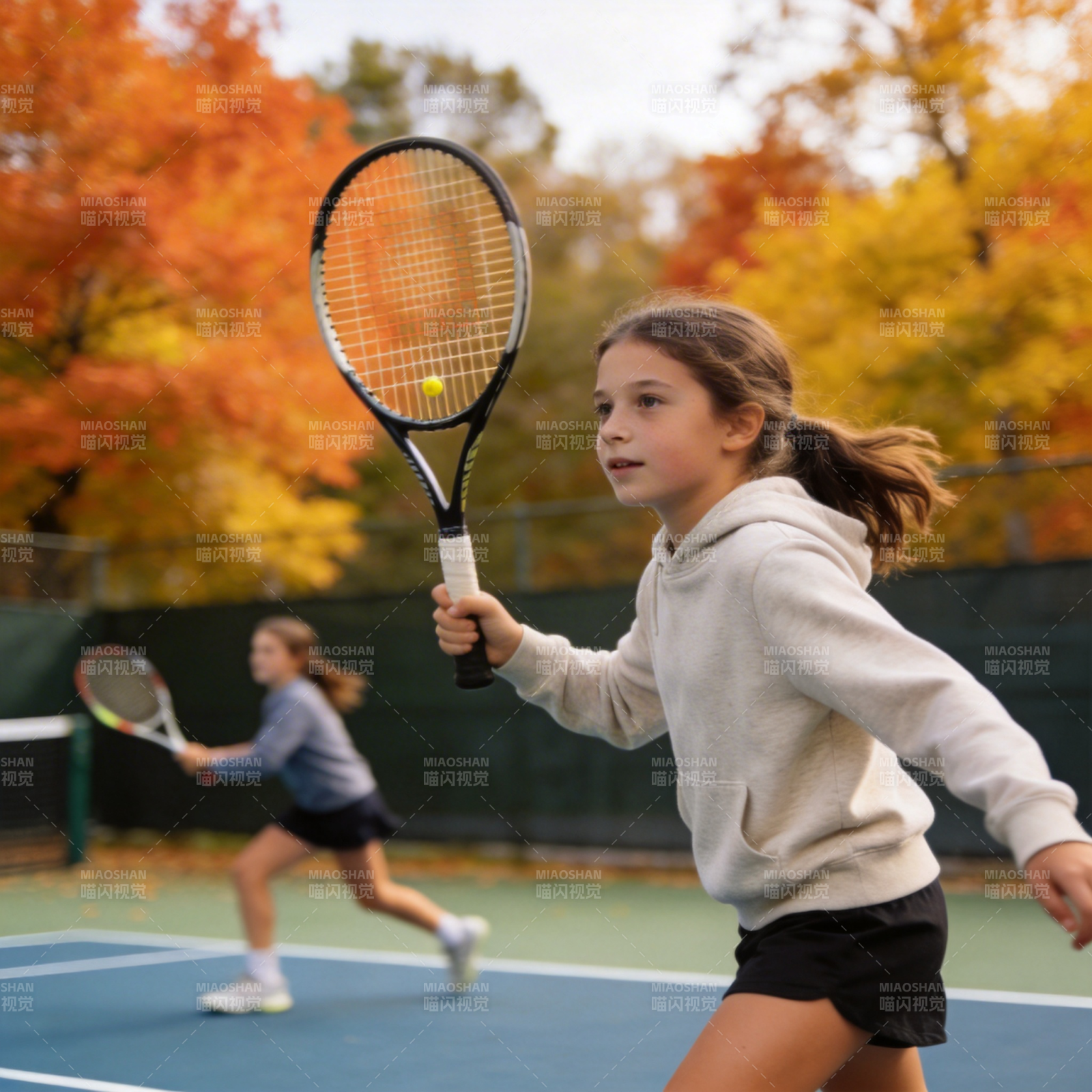 秋日网球少女图片