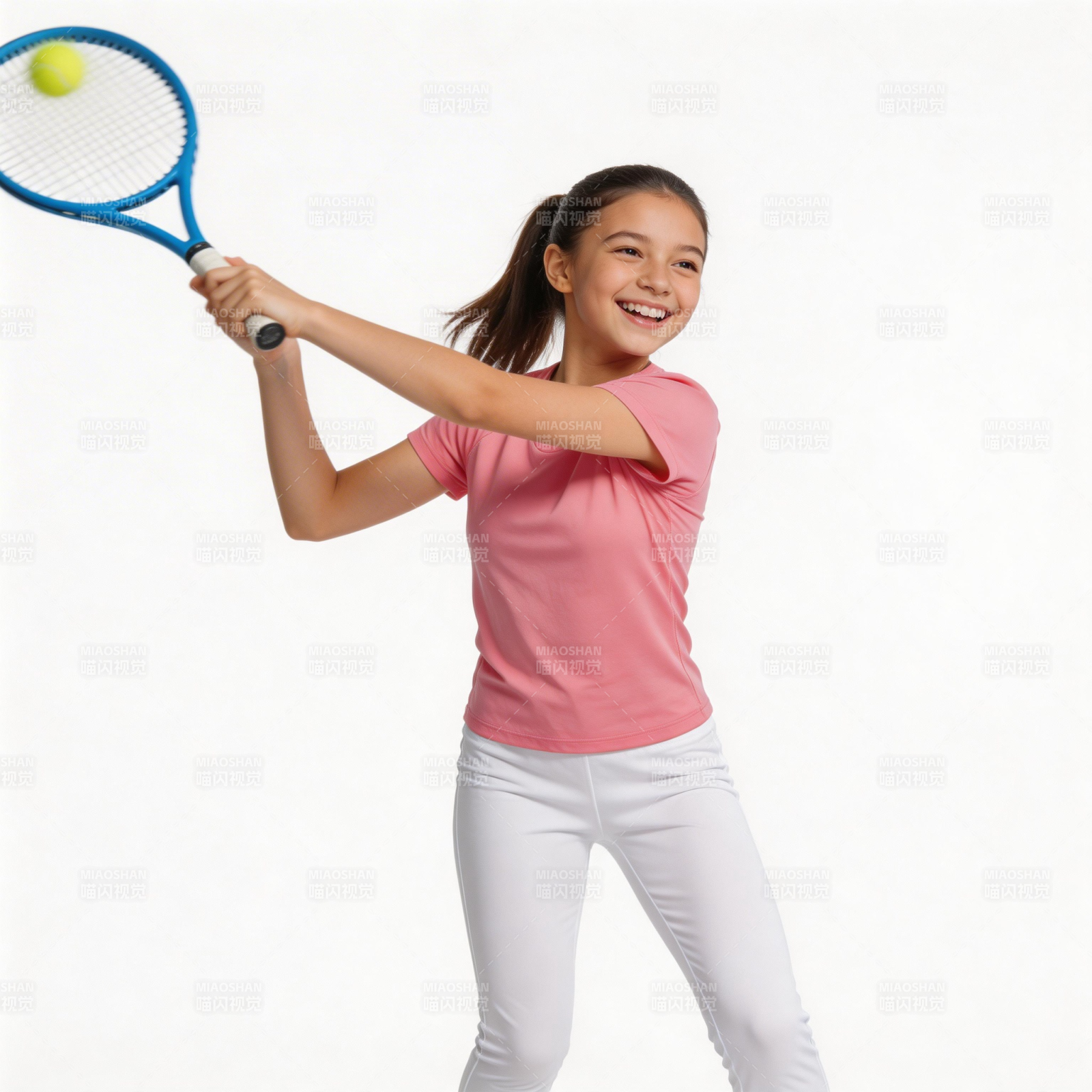 小女孩打网球图片