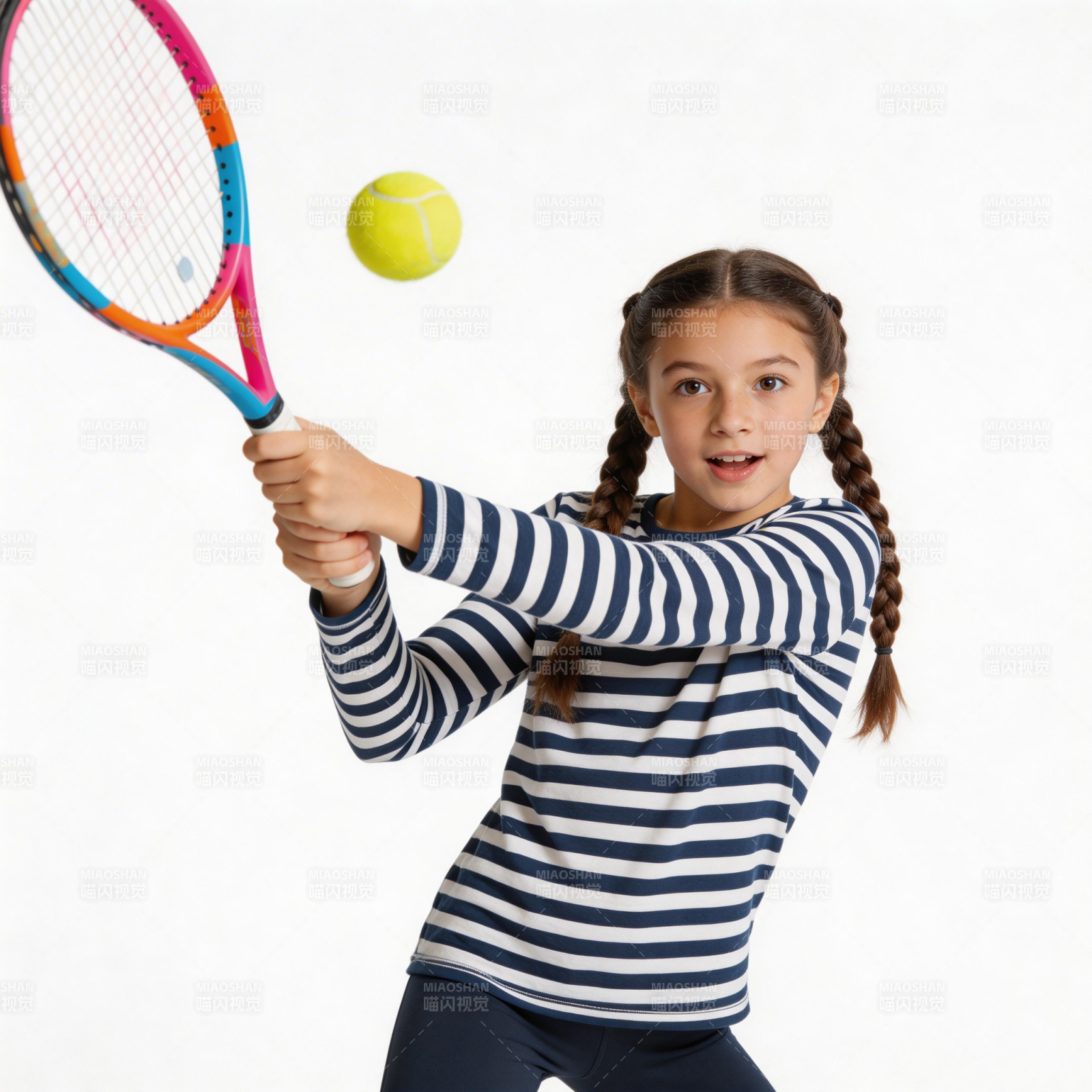 小女孩打网球图片