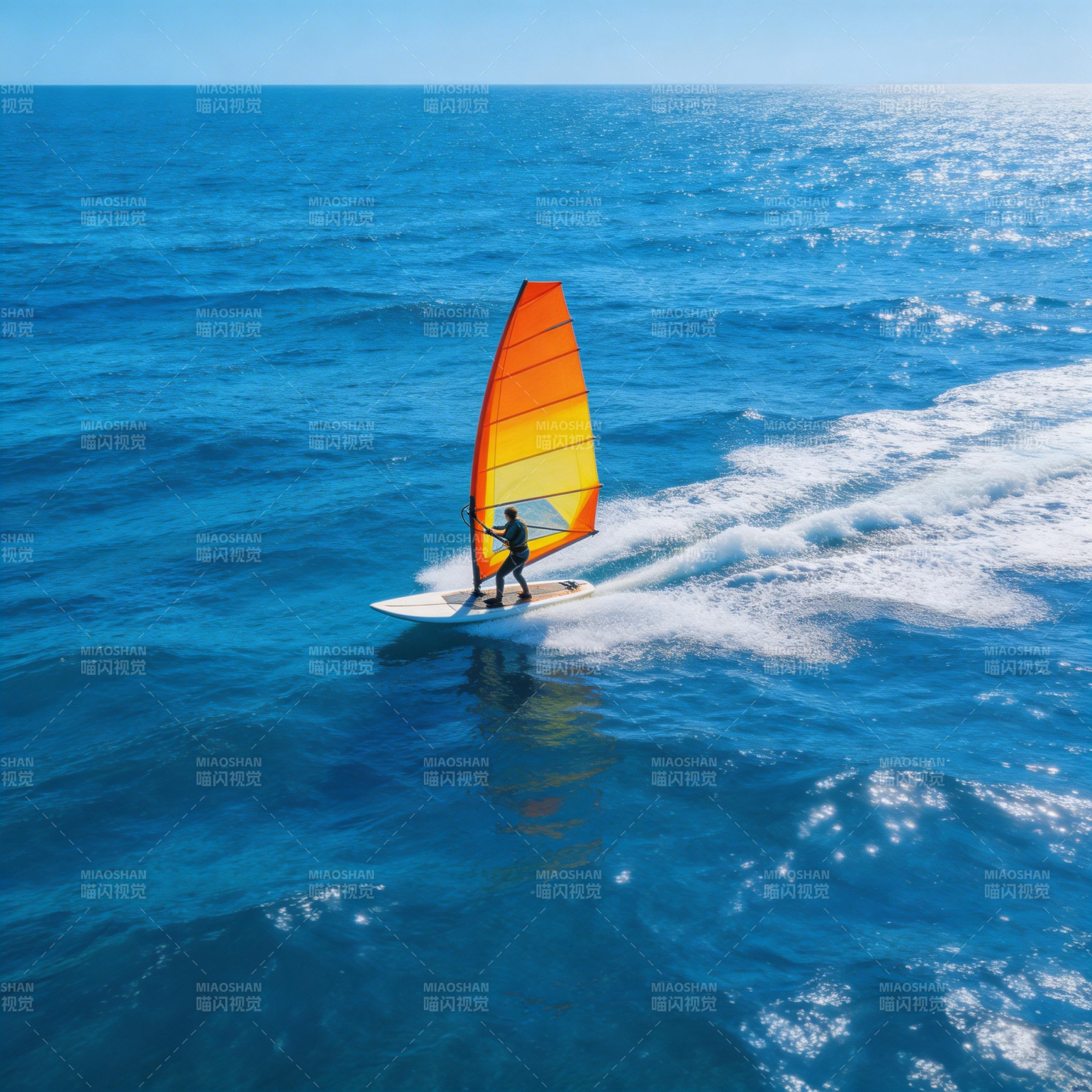 海上风帆冲浪图片