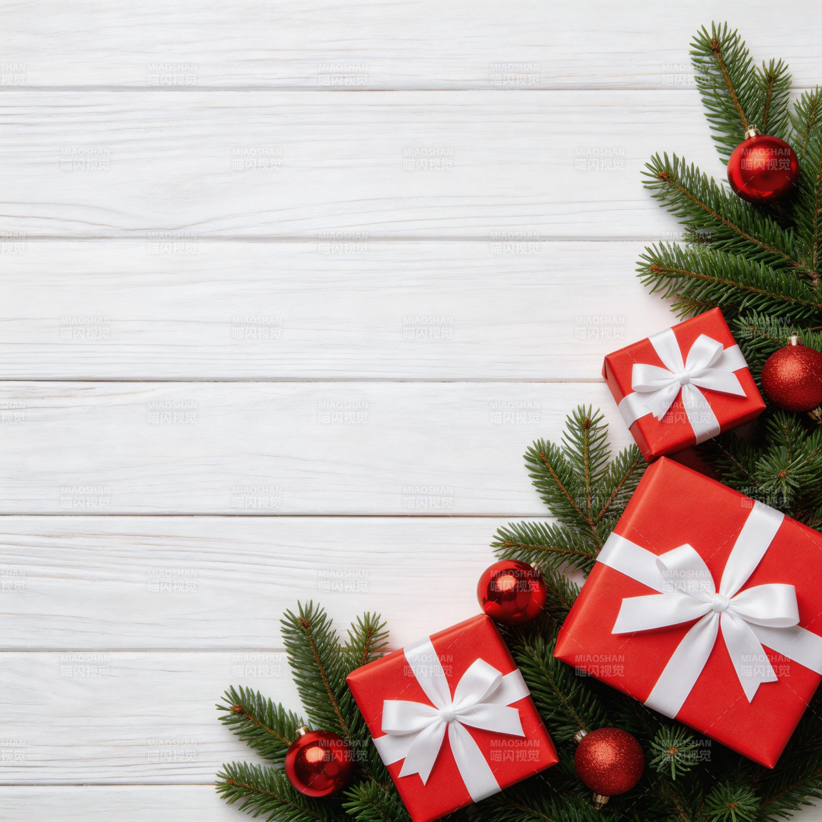 圣诞礼物与松枝图片