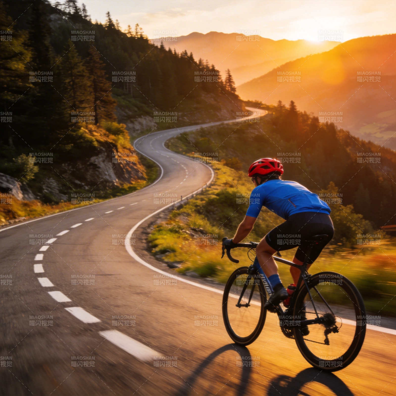 山间骑行日落时图片