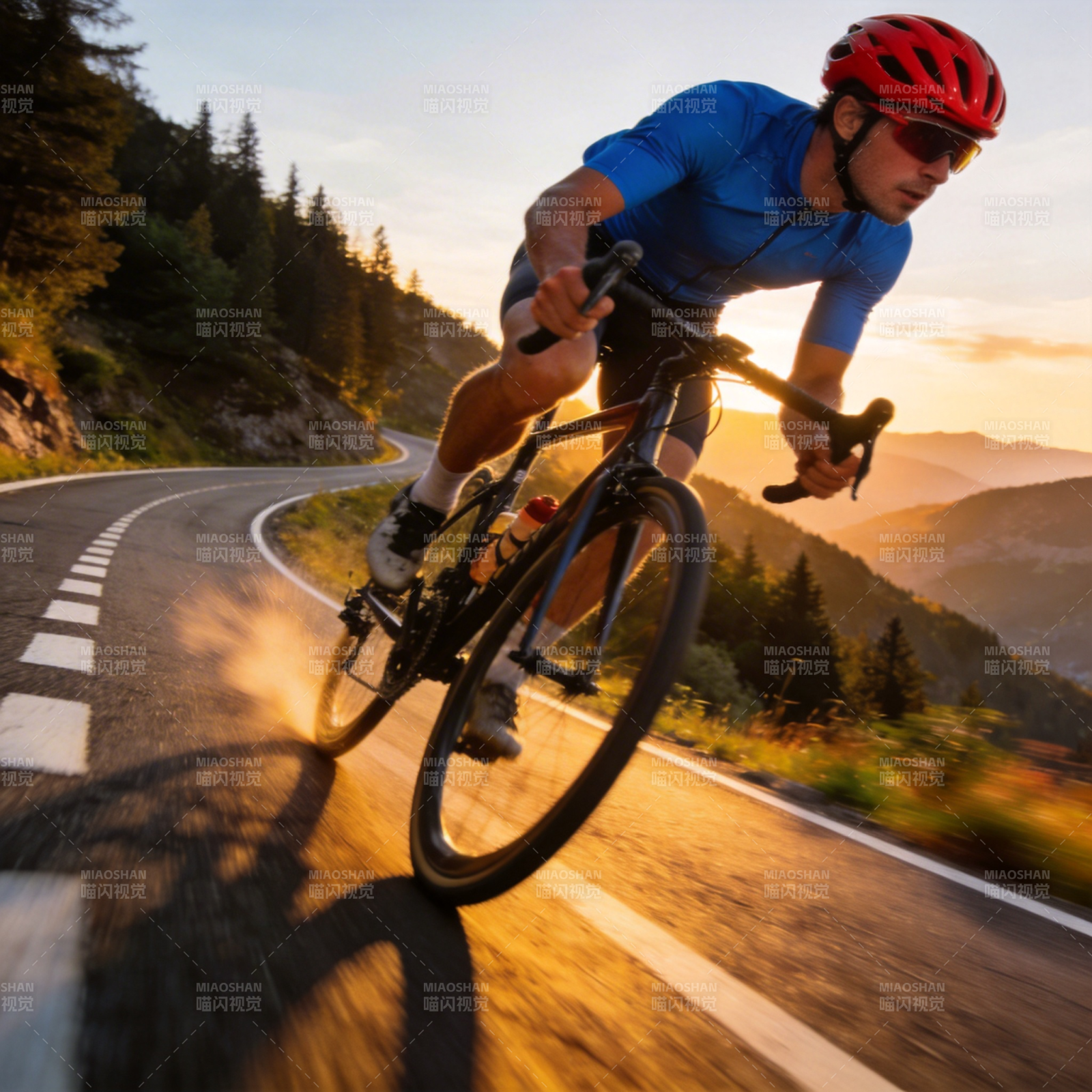 山间骑行追日落图片