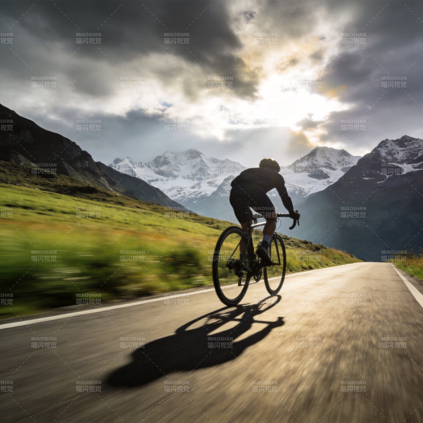 骑行山间 追光而行图片