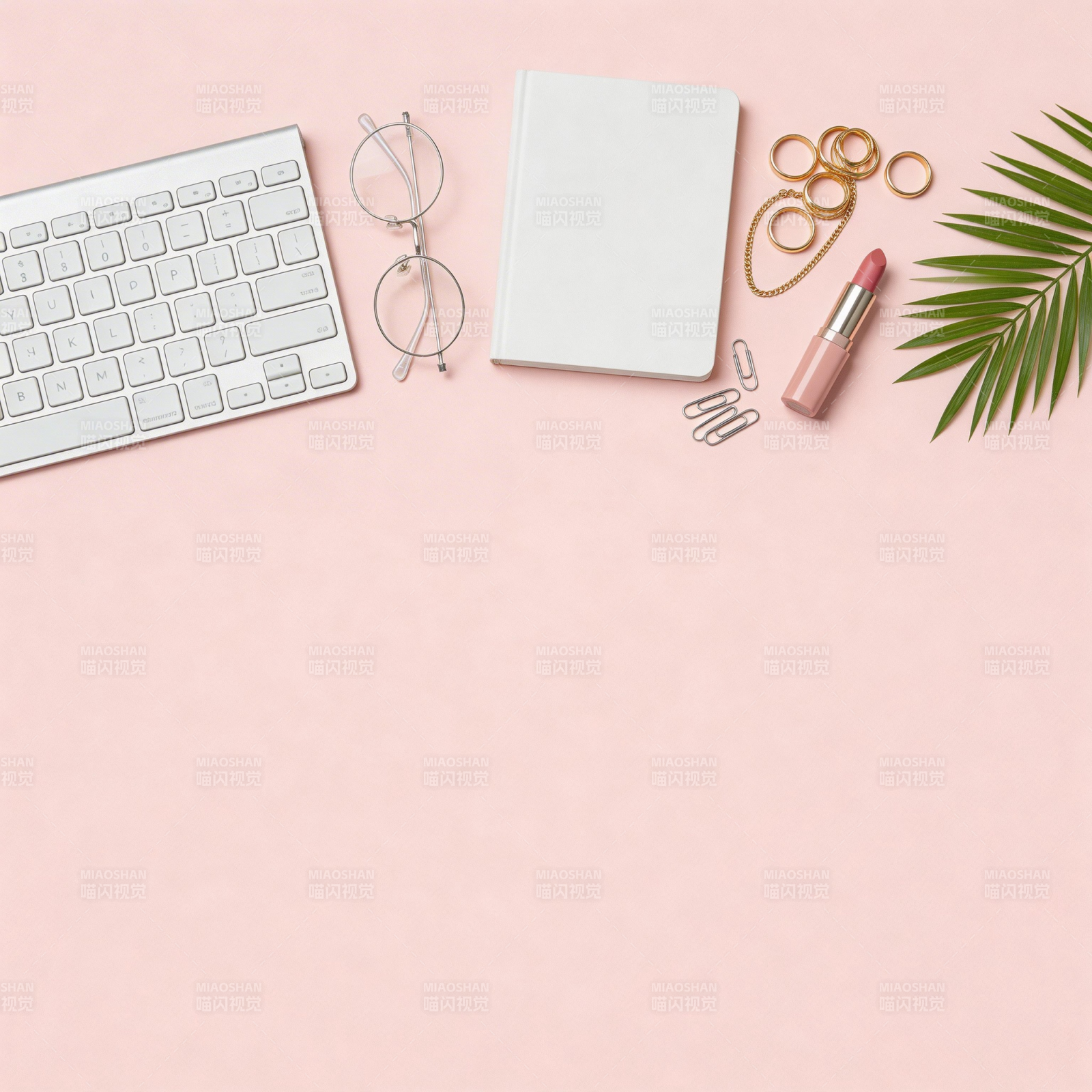 简约办公桌面布置图片