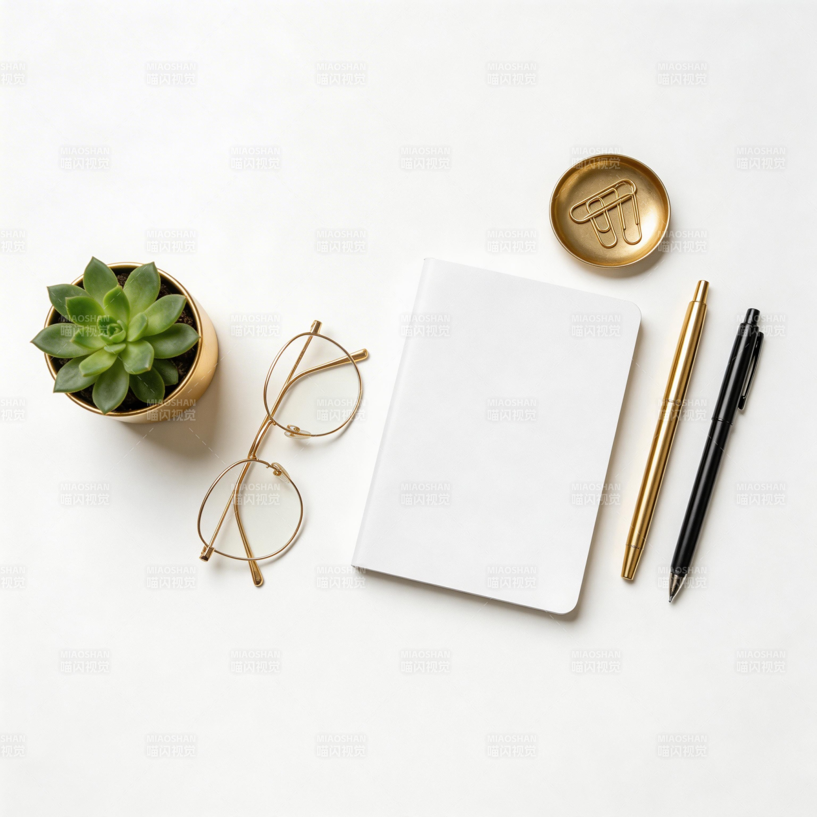 简约办公桌面布置图片