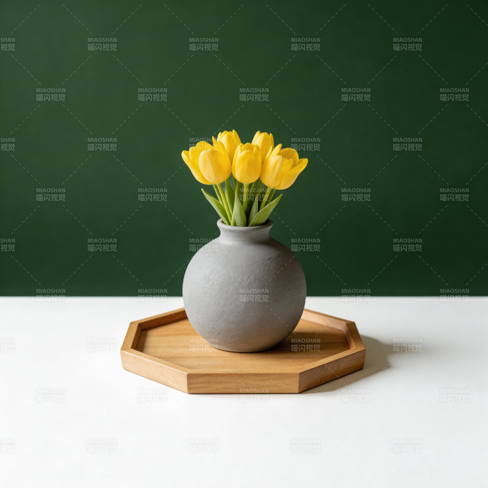 黄郁金香静物图片