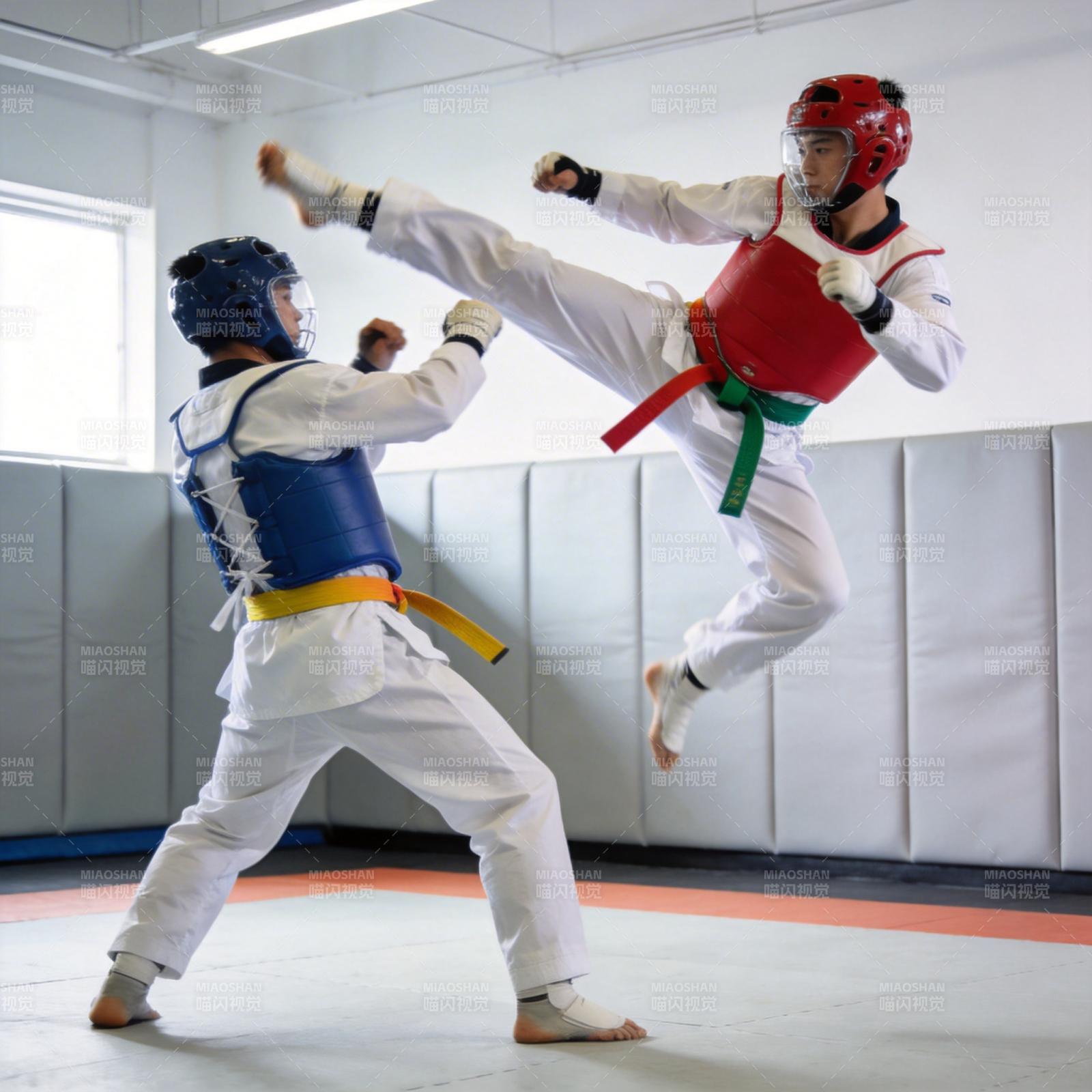 跆拳道对练瞬间图片