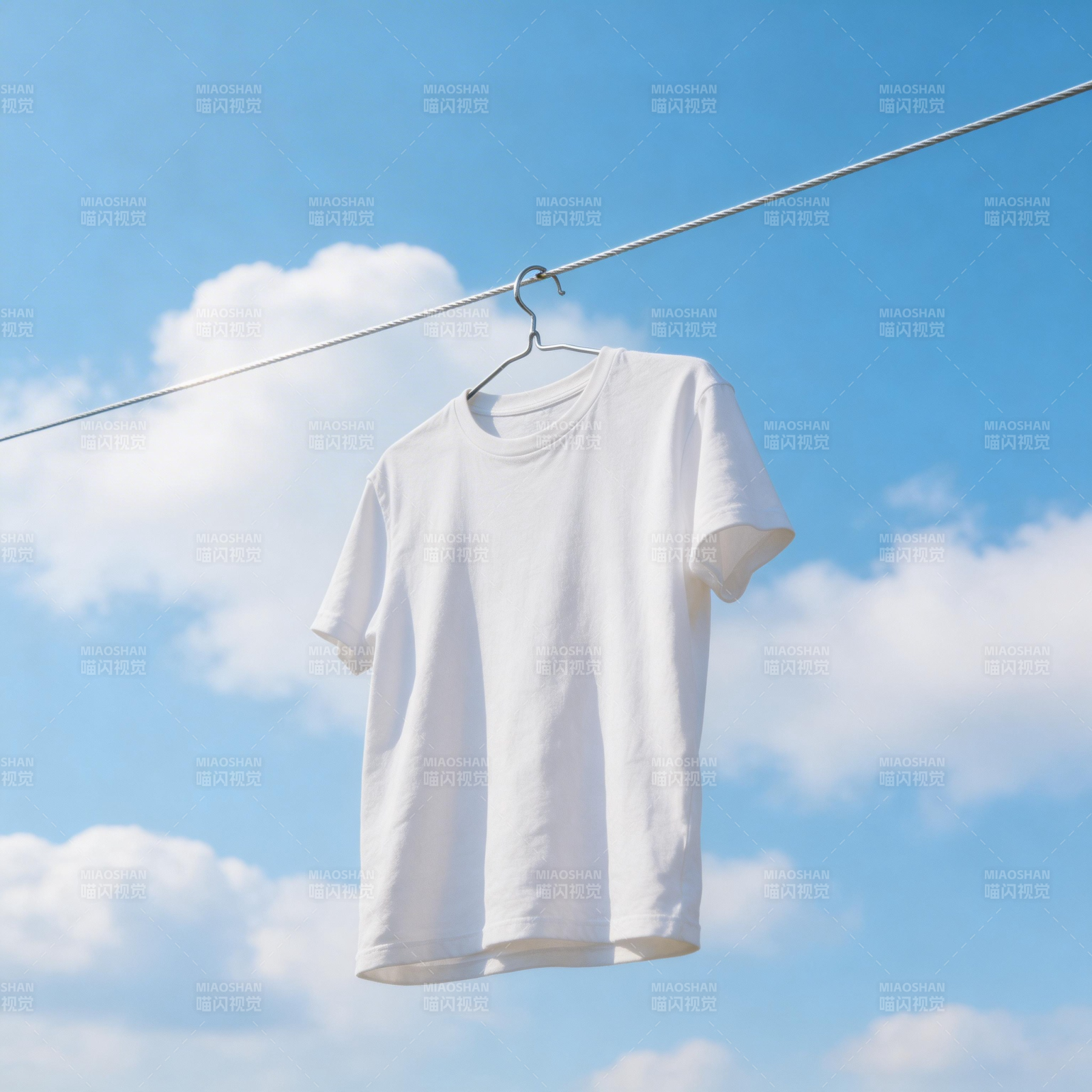 白T恤晒太阳图片