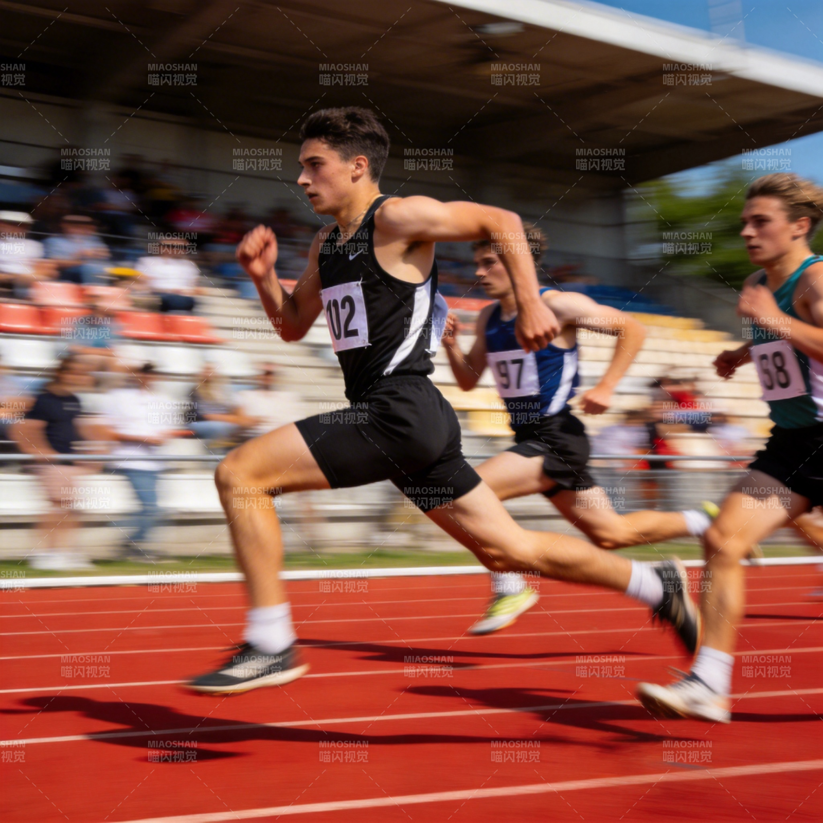 赛道上的速度对决图片