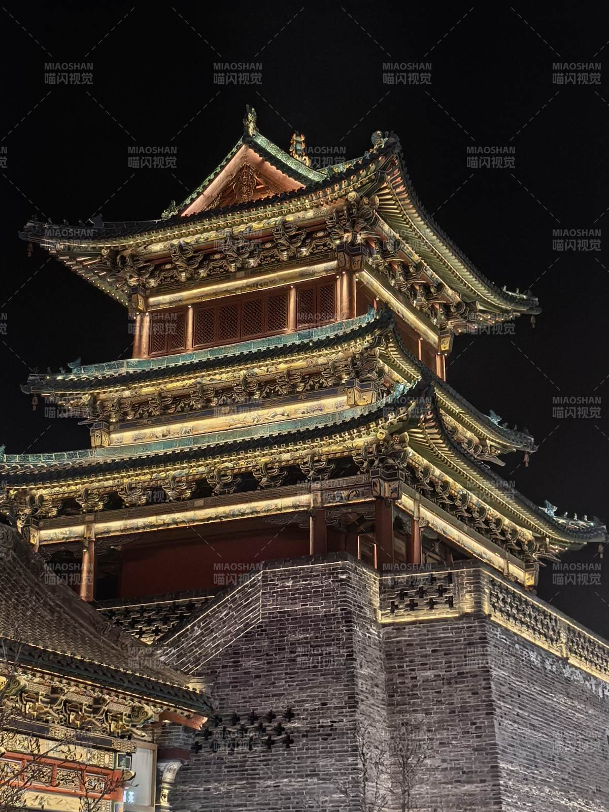 夜色中的古塔图片