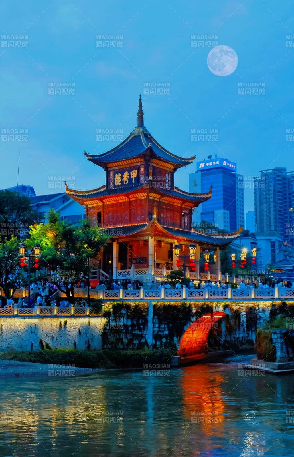 甲秀楼夜景月色图片