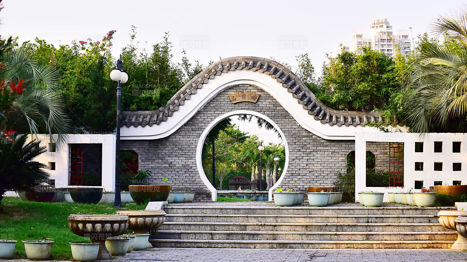 园林拱门美景图片