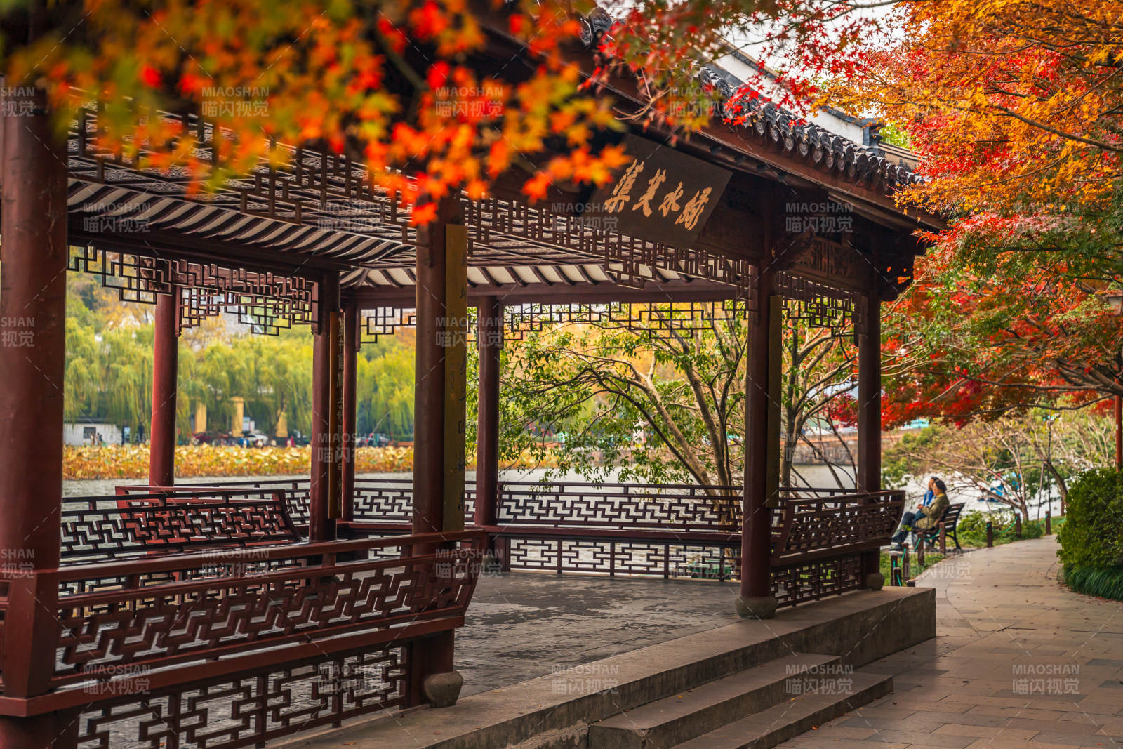 秋色亭台图片