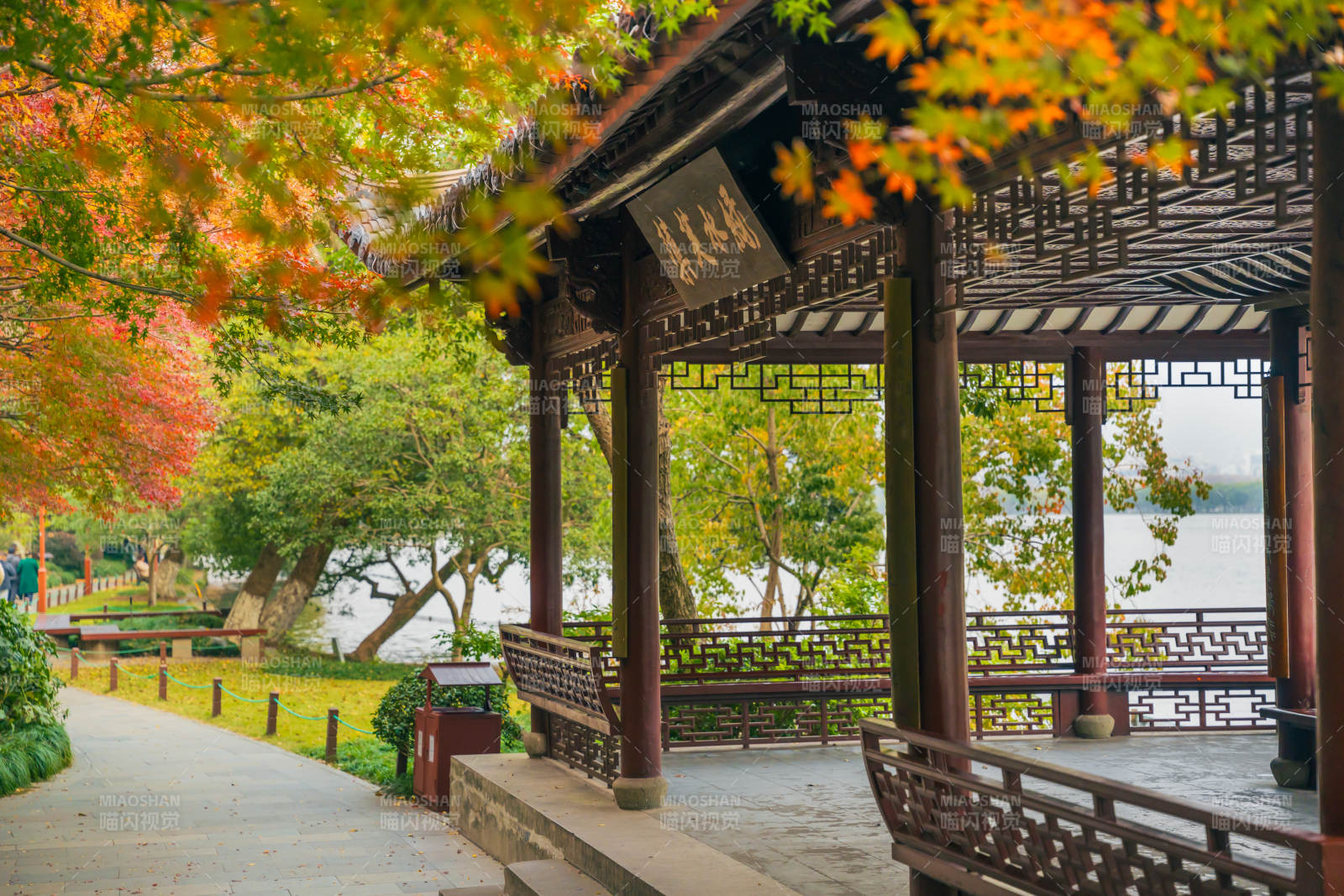 秋色中的古亭图片