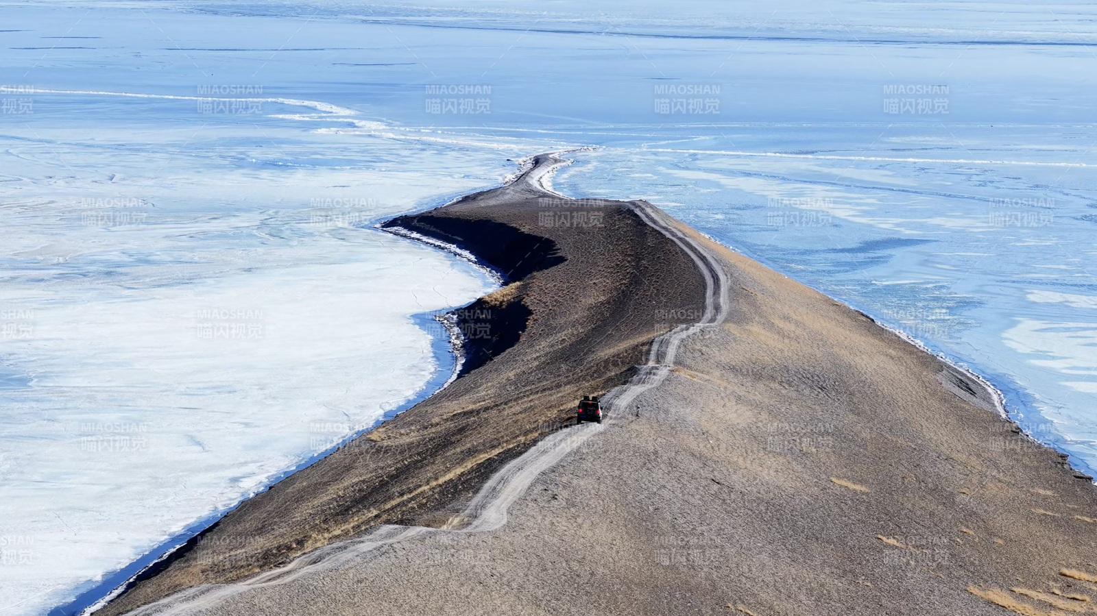 冰原上的孤路图片