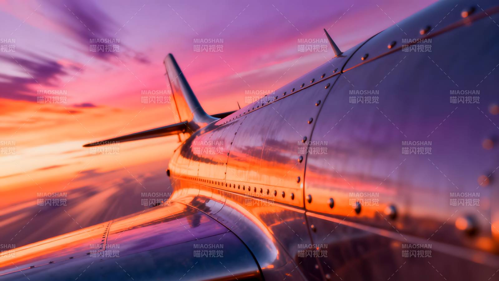 夕阳下的飞机翼影图片