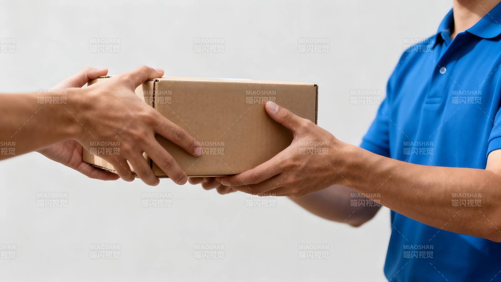 快递交接瞬间图片
