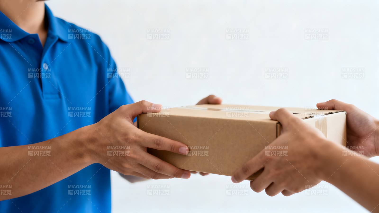 快递交接瞬间图片