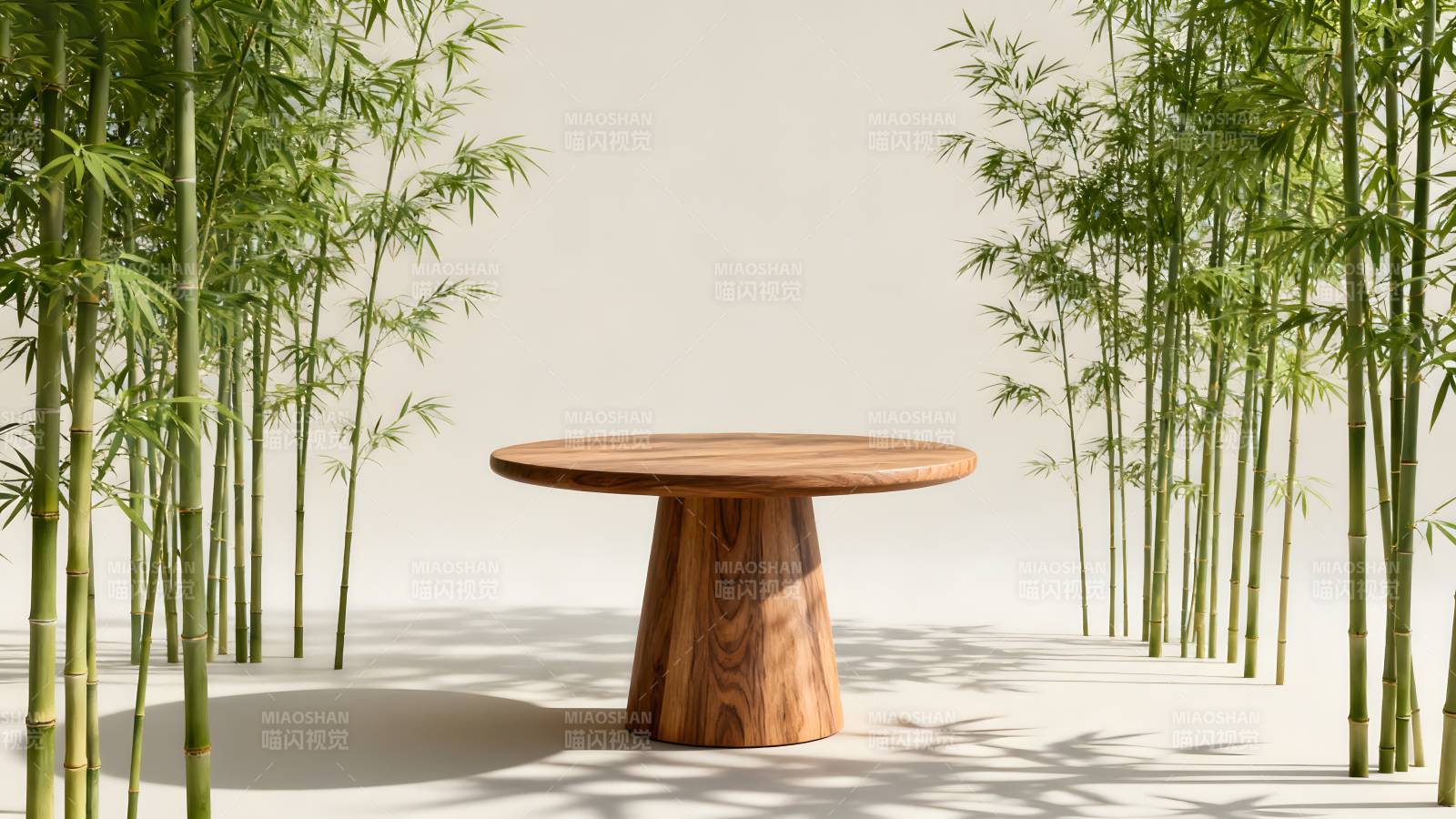 竹林中的木桌图片