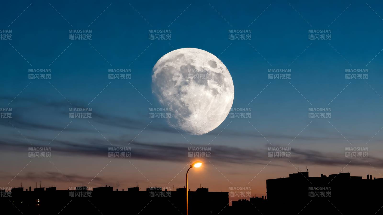 月升城市夜景图片