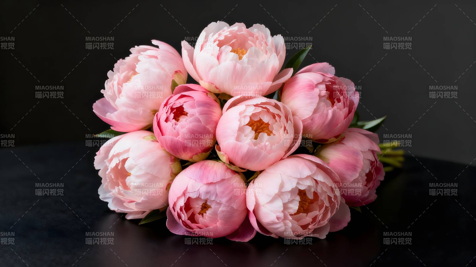 粉嫩牡丹花束图片