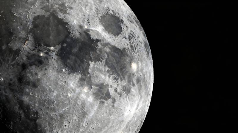 月球表面特写图片