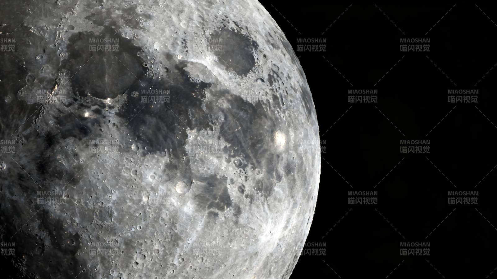 月球表面特写图片