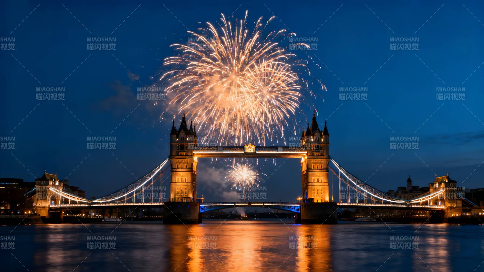 伦敦塔桥烟花秀图片