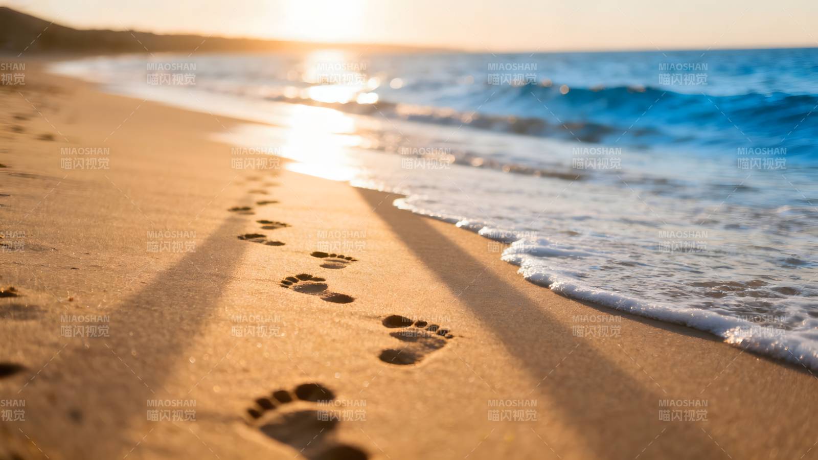沙滩上的足迹图片