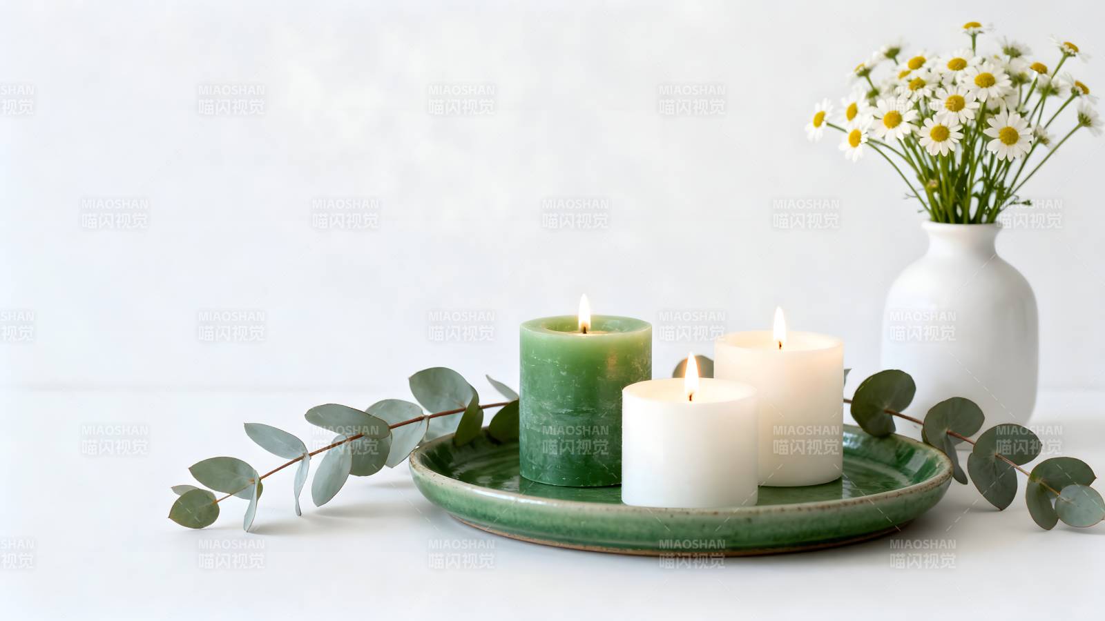 绿意烛光静谧时光图片