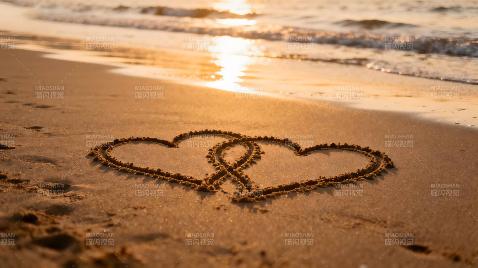 沙滩上的爱心图片