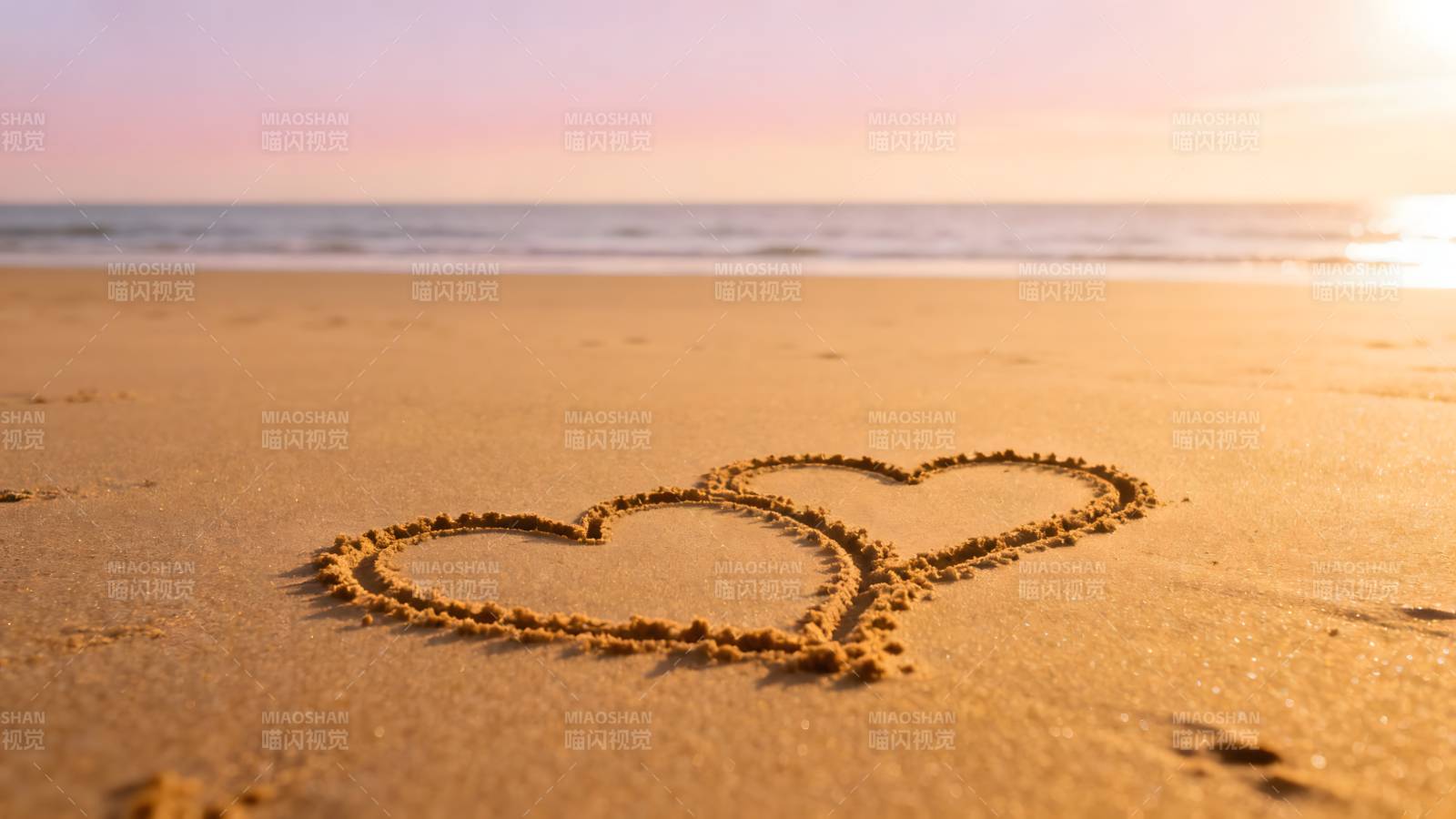 沙滩上的爱心图片