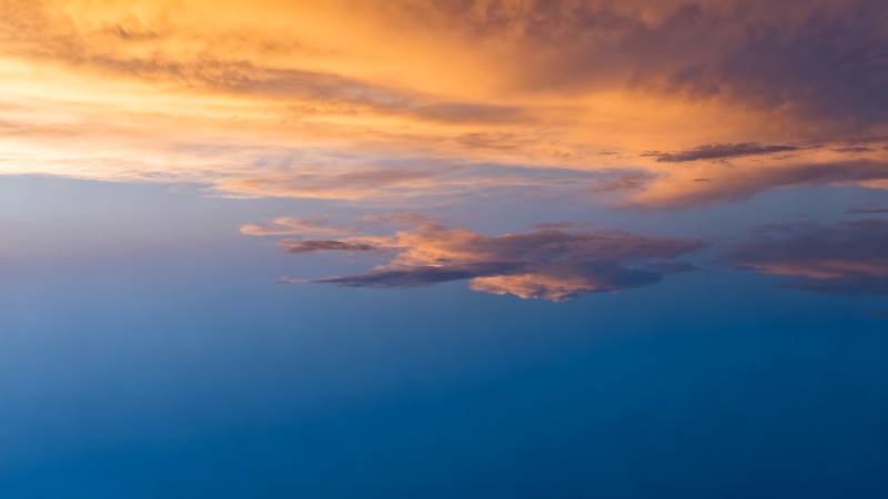 晚霞映天际图片