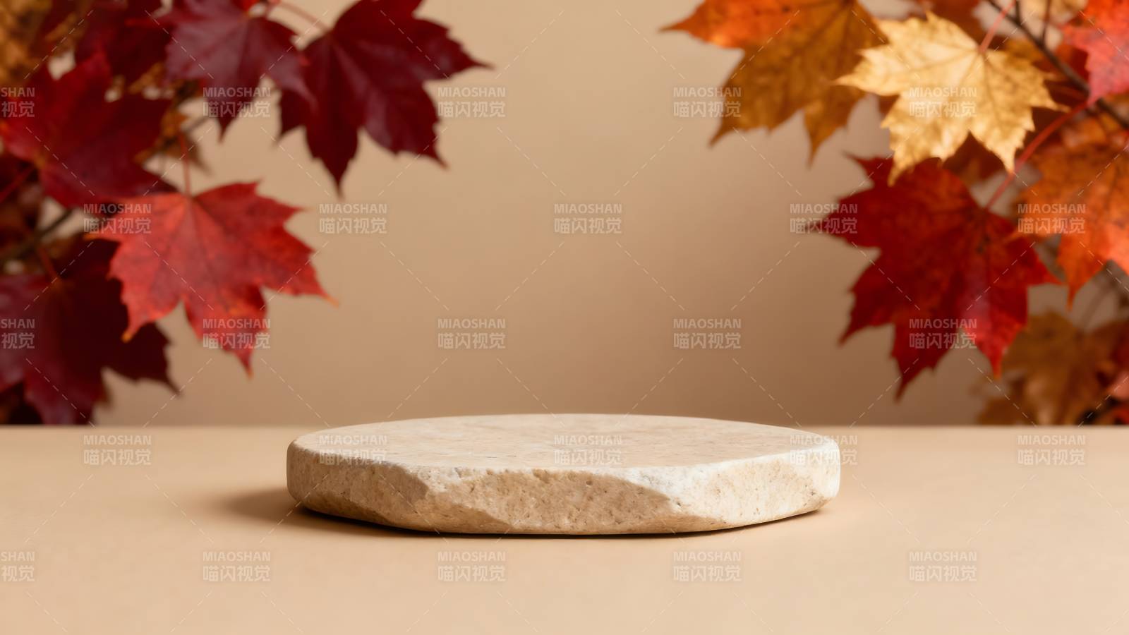 秋叶环绕的石台图片