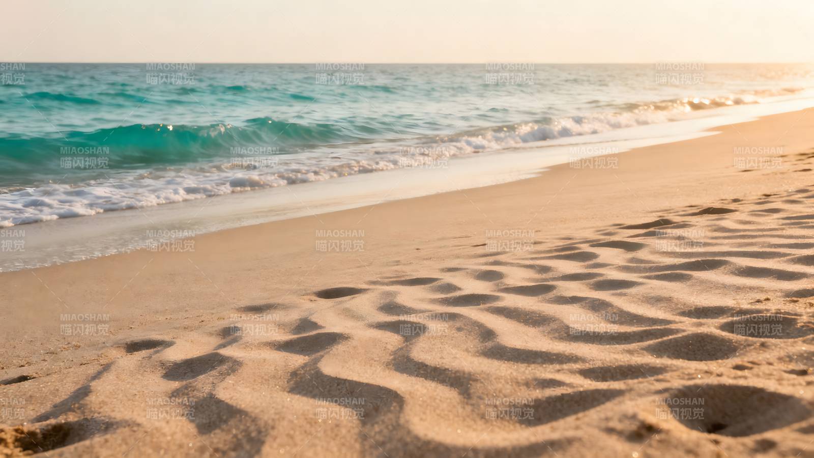 沙滩上的足迹图片