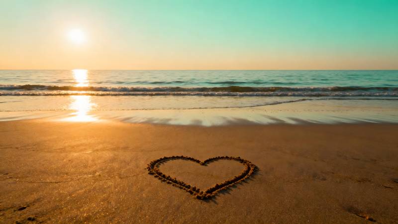 沙滩心形日落图片
