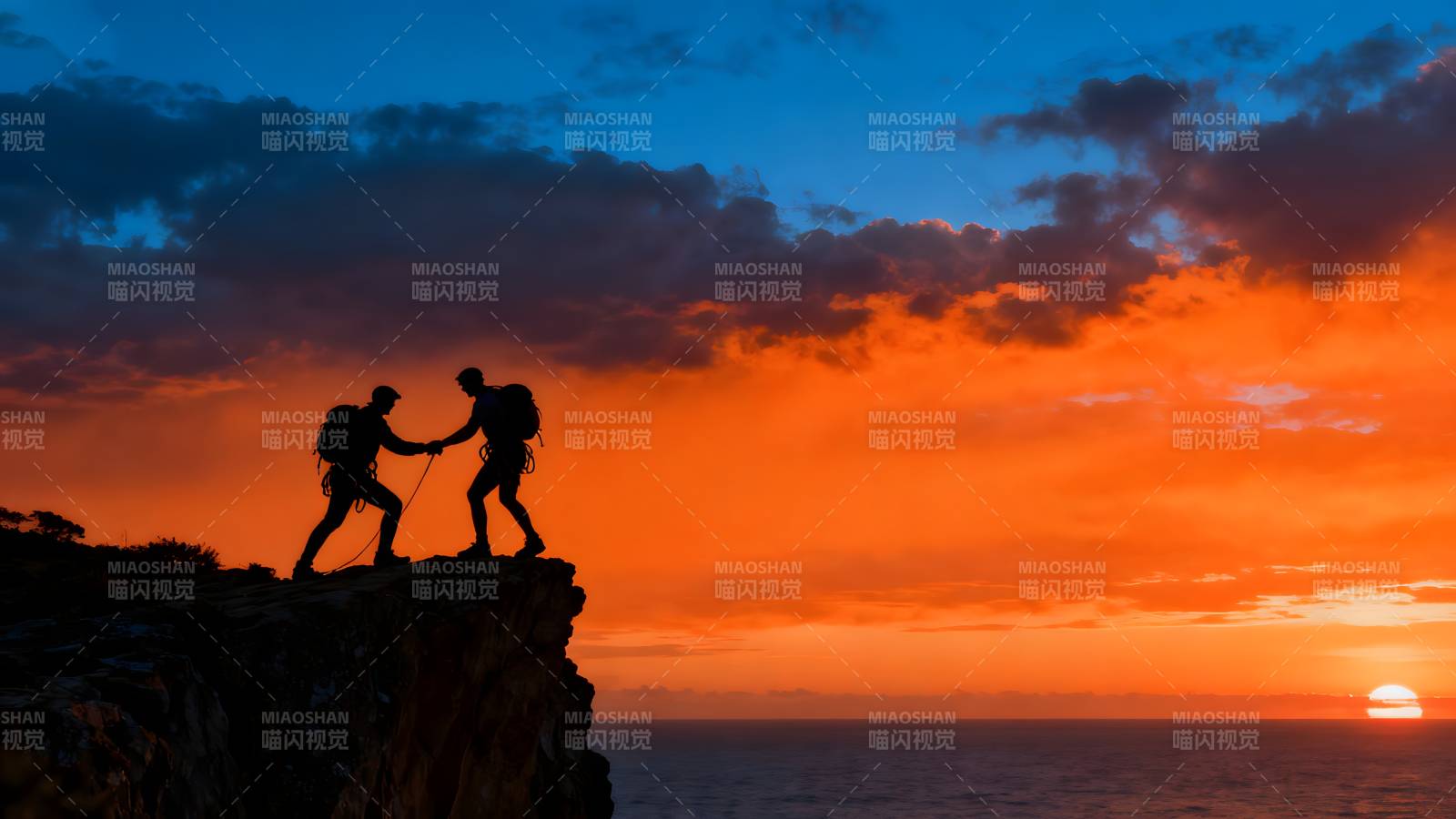 携手登顶 共赏日落图片
