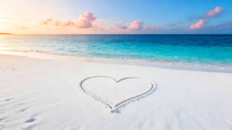 沙滩心形 海天一色图片