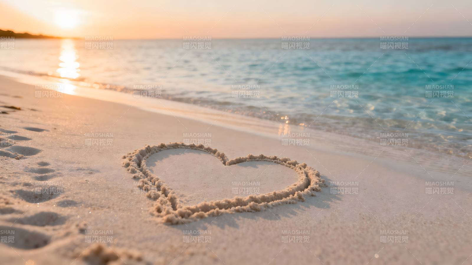 沙滩心形 夕阳海景图片
