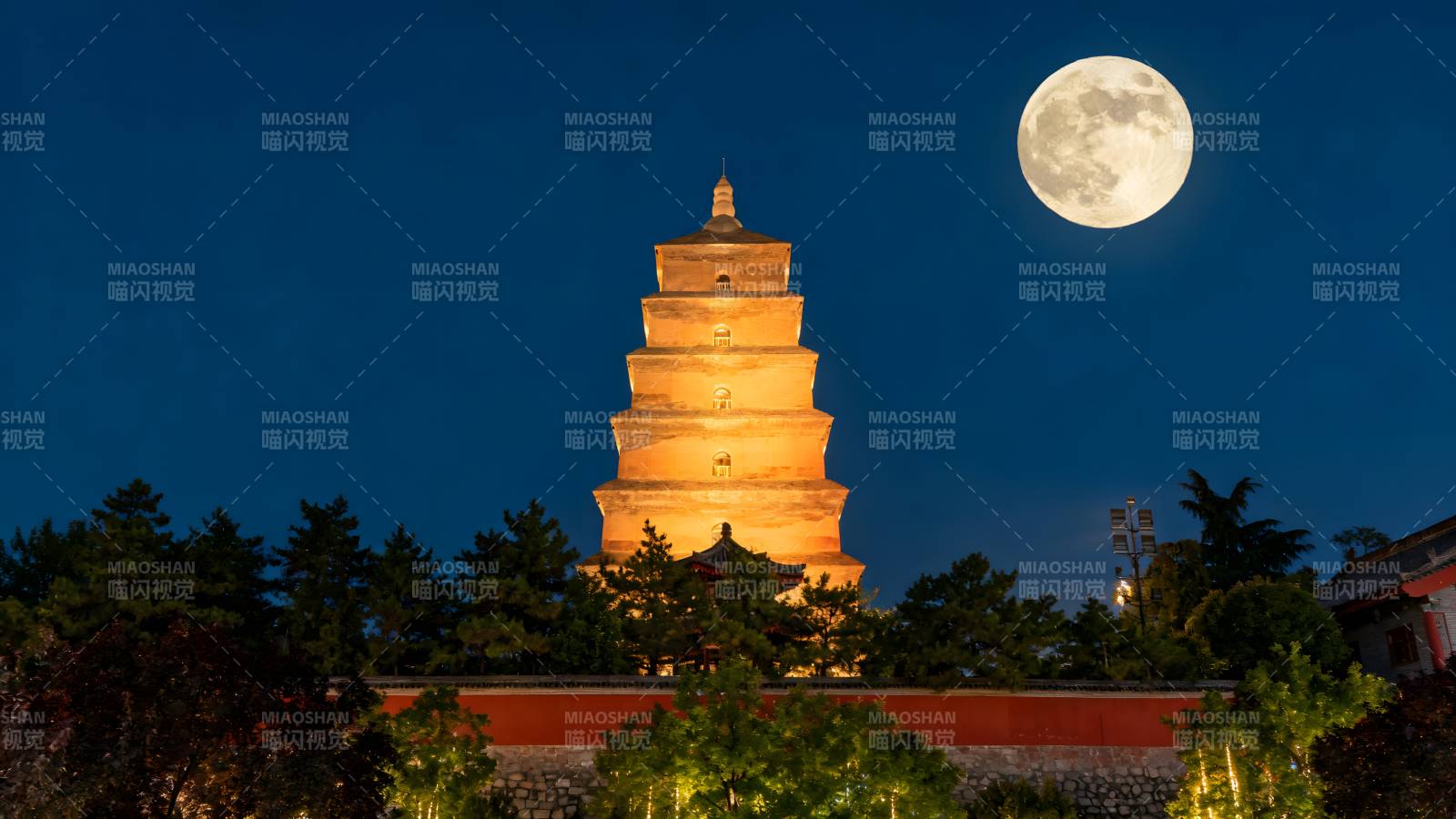 大雁塔夜景月明图片