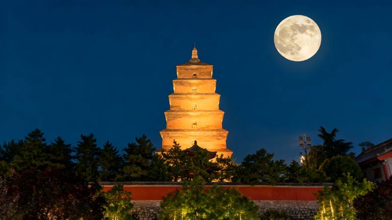 大雁塔夜景月明图片