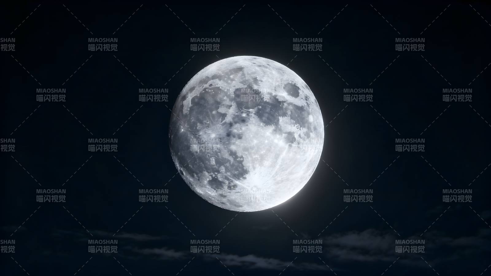 明月高悬夜空图片