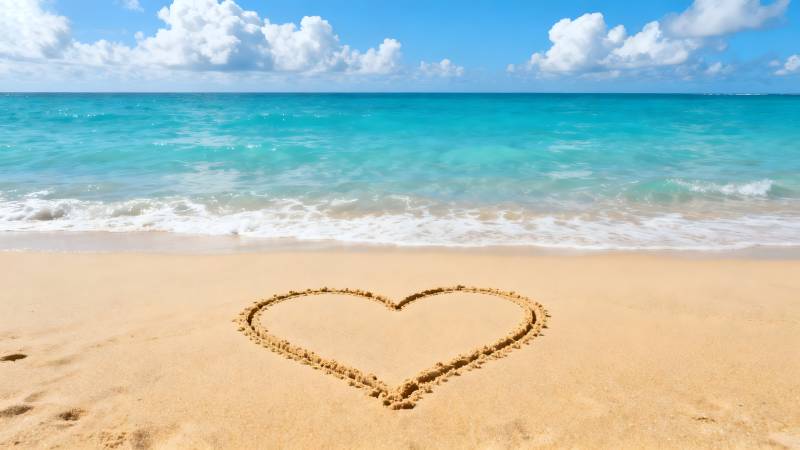 沙滩心形海景图片