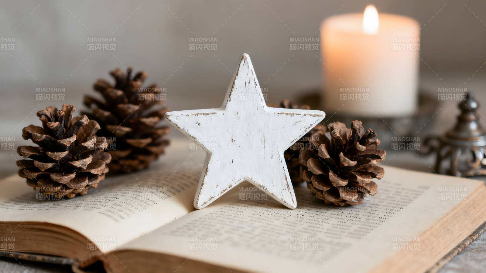 星灯松果书页静谧图片