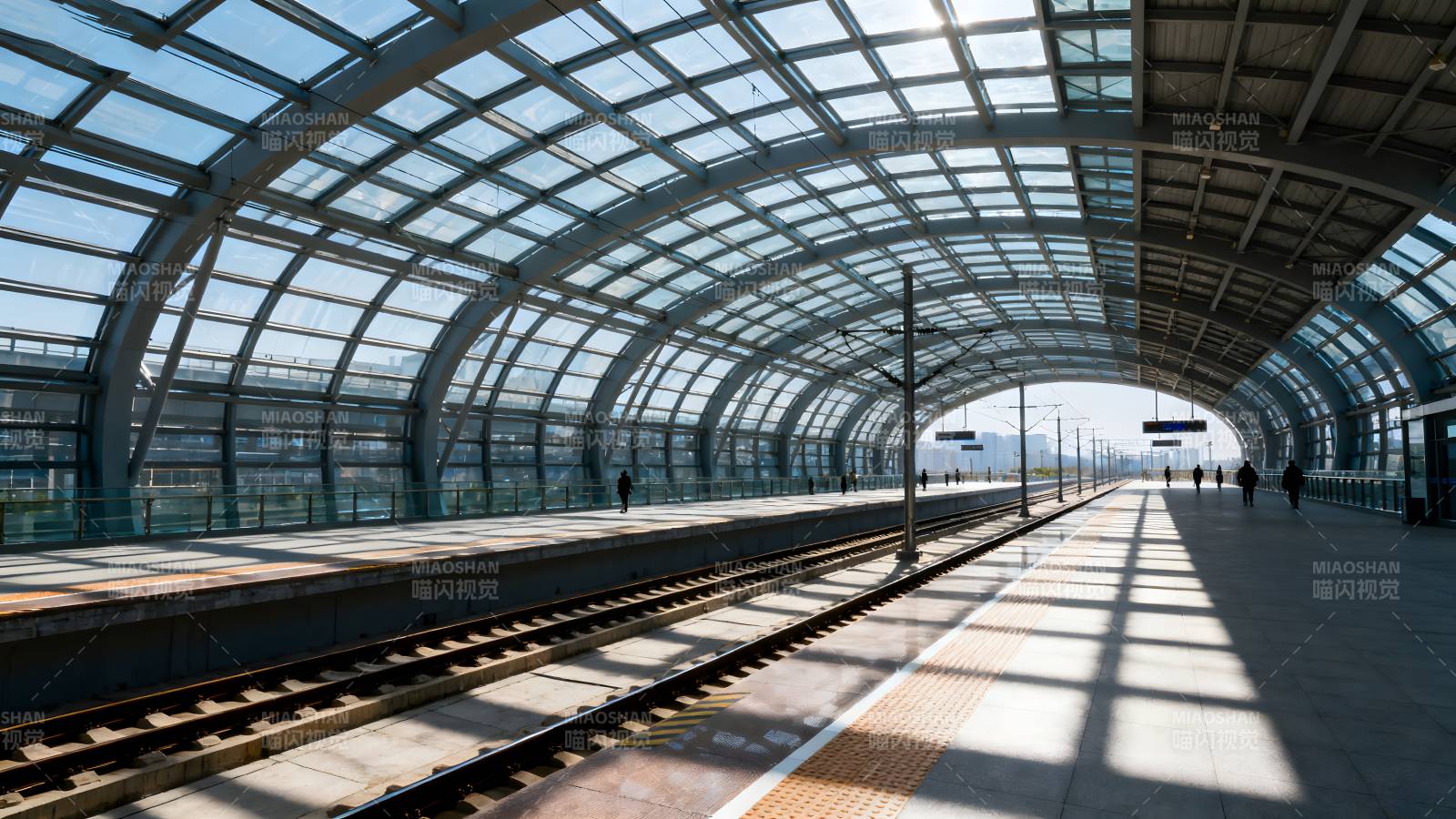 现代车站光影交错图片