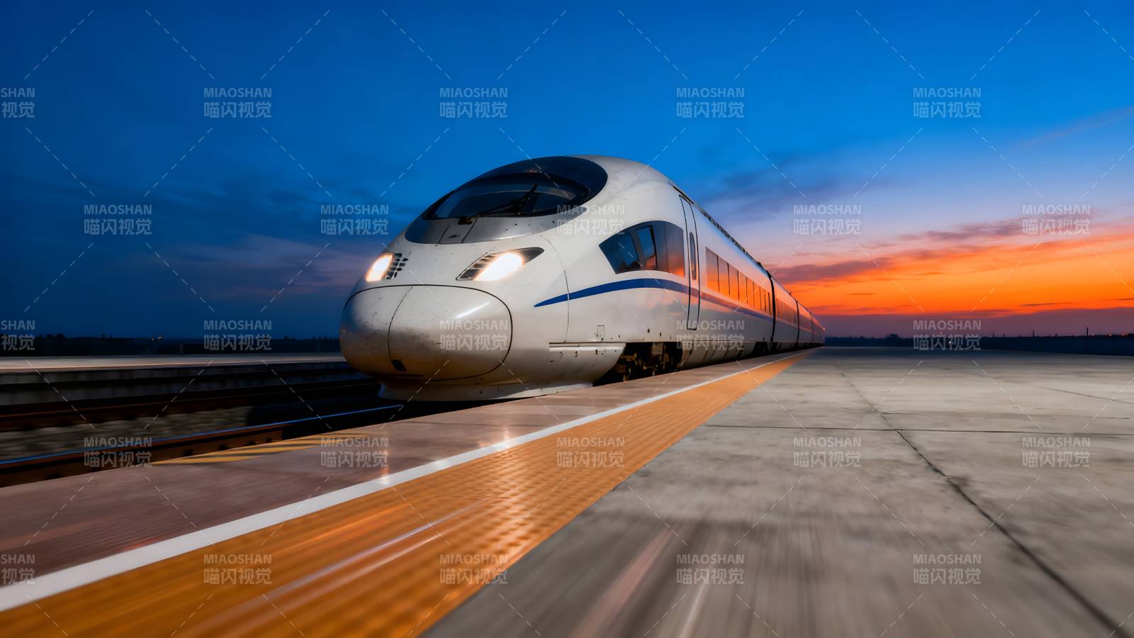 高铁疾驰日落时图片