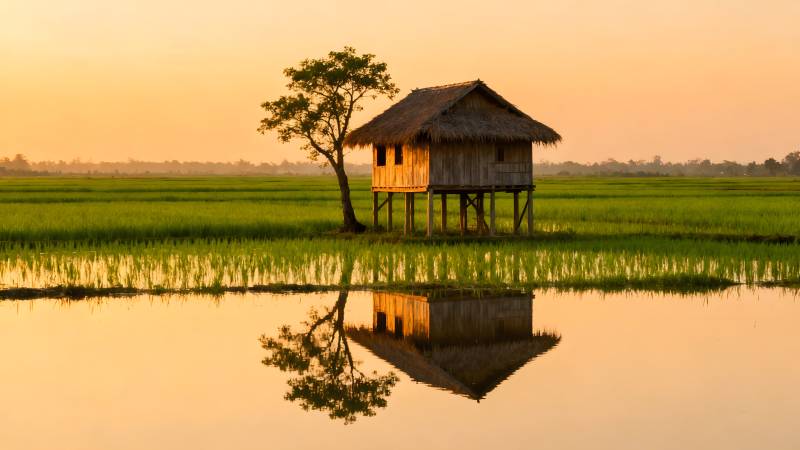 水边小屋倒影图片