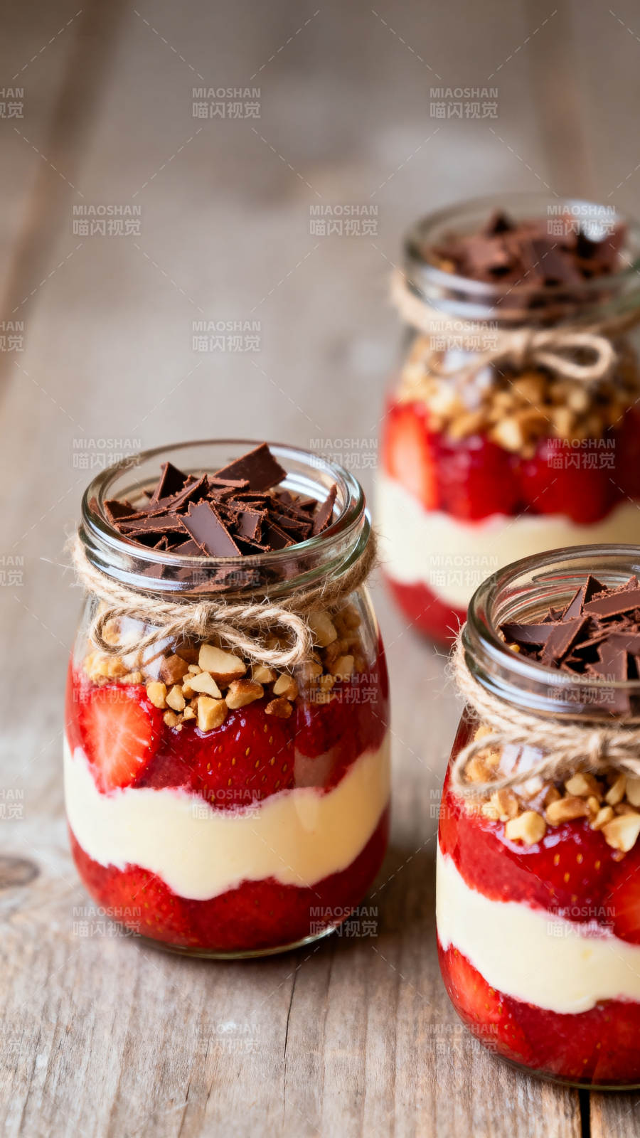 草莓奶酪杯图片