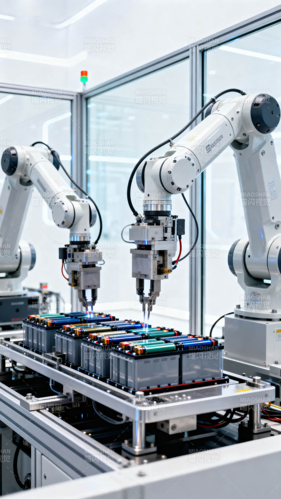 智能机器人焊接电池图片